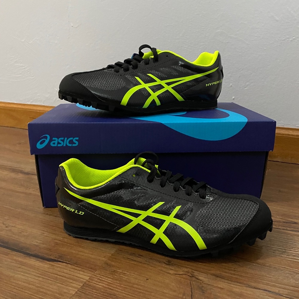 NWT ASICS Spikes